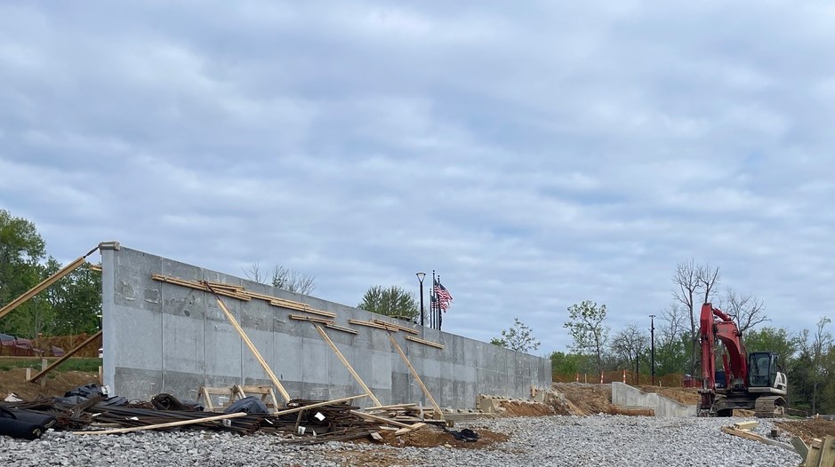 Tri Ân Monument Construction